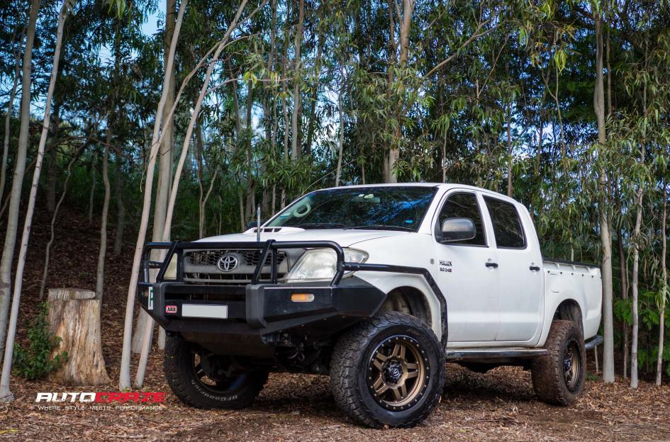 TOYOTA HILUX N70 4WD ANZA MATTE BRONZE WITH BLACK RING